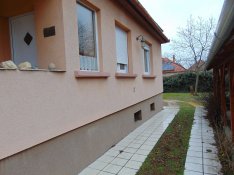 120 m-es eladó nappali + 3 szobás szigetelt családi ház, napelemmel,