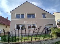 200 nm-es ház eladó Komárom