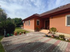 220 nm-es ház eladó Kápolnásnyék