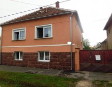 299 m-es 5 lakásos társasház eladó Sárvár