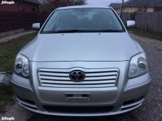 2.0 d4d Toyota Avensis alkatrészei motor váltó karosszéria
