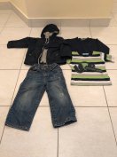31 darabos fiú ruhacsomag 92-98-as méretben Tommy Hilfiger pulóverrel