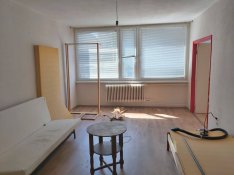 5 ker Frekventált helyen Szent I.tér iroda lakás kiadó