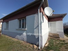 89 nm-es ház eladó Gyöngyösoroszi