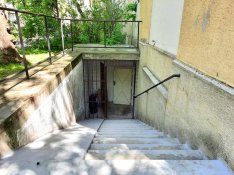 Alle Bevásárló Központnál 142 nm-es szuterén eladó