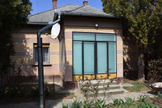 Alvégen 2 szobás, tégla építésű, összkomfortos családi ház eladó!