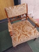 Antik kárpitos faragott szék