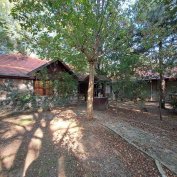 Árcsökkenés! Monorierdőn igényes Tanya istállóval, 2.9 HA területtel!