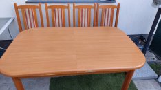 Asztal + 4 szék eladó. Erősen használt, felújítandó.