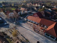 Azonnal üzemeltethető, jól jövedelmező épületkomplexum Győrtől 8 km-r