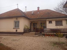 Baján jó  elosztású, tehermentes családi ház eladó!