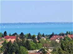 Balatonalmádi - Örök panorámás családi ház!!!