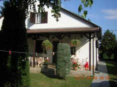 Balatonbogláron Rózsa nyaralóház kiadó