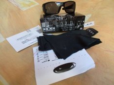 Batwolf full fekete keretes férfi oakley napszemüveg