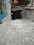 Belvárosban teremgarázshely kiadó.