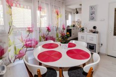 Belvárosi Nappali+2 szobás, amerikai konyhás lakás eladó