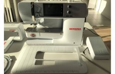 Bernina 570 varró- és hímzőgép hímzőegységgel