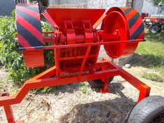 Betondaráló betonzúzó pofás kőtörő mtz belarus t25 eladó! cserép, tégl