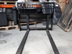 Bobcat 1CX CAT Gehl Komatsu Csúszókormányzású védőkeretes raklapvilla