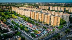 Bolti eladó (szombat)