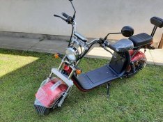 Bordó Elektromos motor e-harley robogó. Ugyanitt gyerek quad -ok is