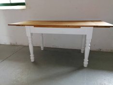 Bővíthető kinyitható széthúzható asztal