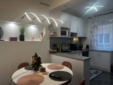 Debrecen Újkertben 2 szobás teljesen felújított lakás eladó!