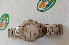 Dolphin napelemes fémszíjas karóra