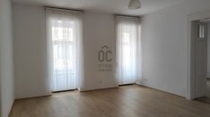 Eger, Széchenyi utcán, három szobás felújított lakás eladó