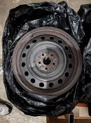 Eladó 16-os acélfelni csavarokkal