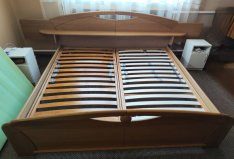 Eladó 200x200-as extra méretű, tömörfa ágykeret szettben!