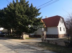 Eladó 350 nm-es ház Felsőörs