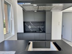 Eladó 92 nm-es lakás Pécs