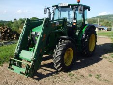 Eladó John Deere 5100M traktor homlokrakodóval