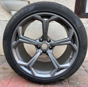 Eladó Lamborghini Urus kerekek gumikkal -285/40 R22, 325/35 R22