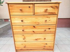 Eladó egy 6 fiókos,Fenyő komód. Bútor szép állapotú, hibátlan. Méret