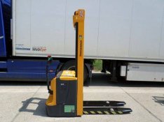 Eladó egy Jungheinrich Ejc 14 G típusú elektromos gyalogkíséretű