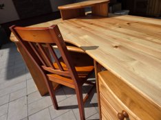 Eladó egy Sarok Vanessa fenyő íróasztal Székkel. RS bútor. Bútor nagy