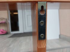 Eladó egy fenyő fali polc. Bútor szép állapotú