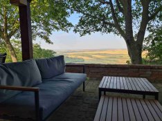 Eladó felújított présház Hőgyészen