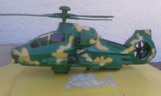Eladó katonai helikopter