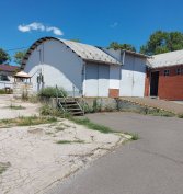 Eladó telep, raktár