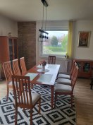 Étkezőbútor szett: 8 szék, asztal és két vitrines tálalószekrény