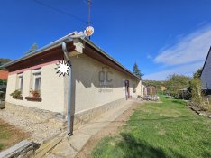 Fedezze fel álmai otthonát Cák szívében  2 szobás autentikus ház várj