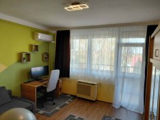 Felújított, bútorozott, gépesített garzon lakás, azonnal költözhető!