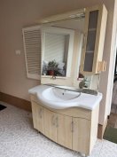 Fürdőszobai mosdószekrény tükörrel