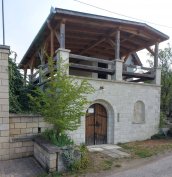 Gyönyörű panorámával tárnoki pince eladó