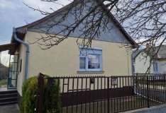 Hajdúszováton nappali + 1 szobás családi ház nagy telekkel