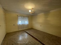 Háromszobás, felújítandó családi ház eladó!