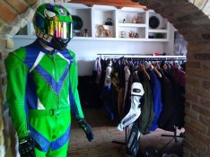 Használt motoros ruha bőrkabát , cordura , sisak , kesztyű Dainese Axo